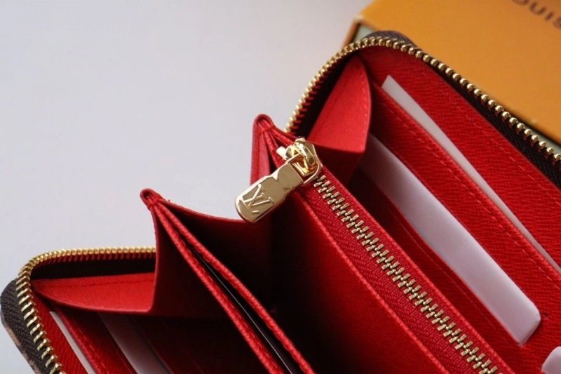 Trendsetting LX Wallets 15962