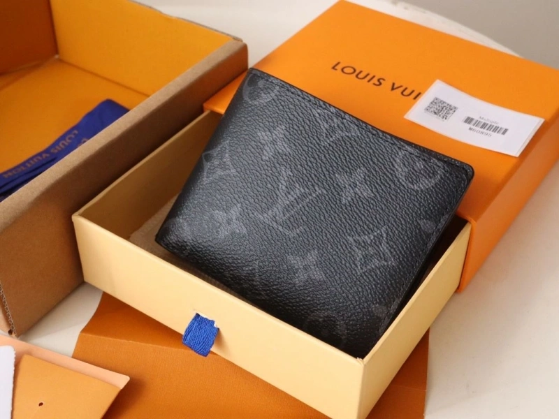 Trendsetting LX Wallets 15972