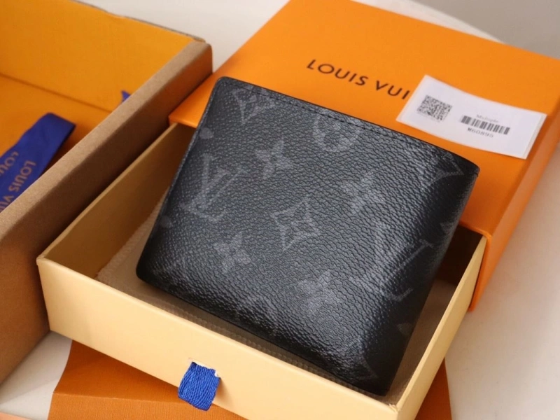 Trendsetting LX Wallets 15972