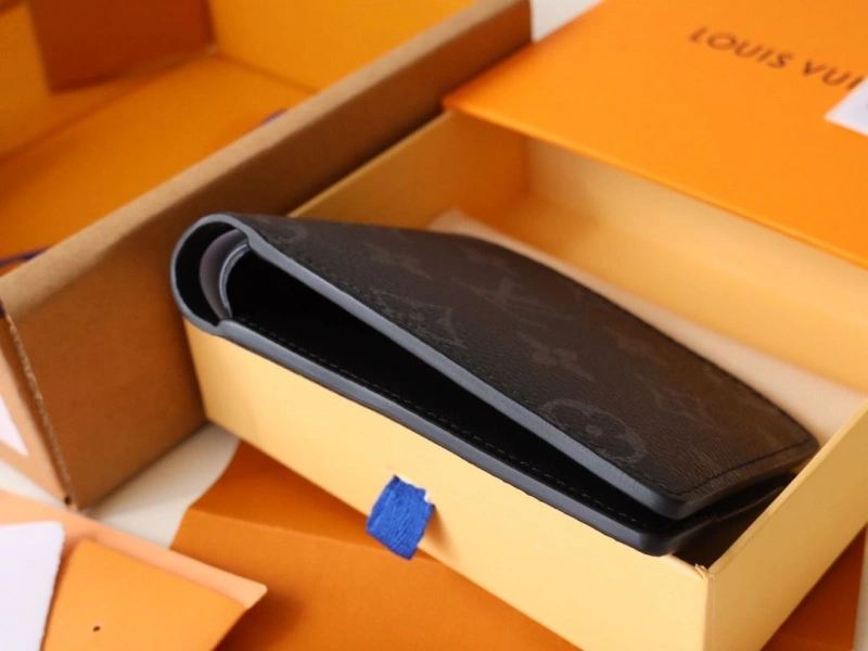 Trendsetting LX Wallets 15972