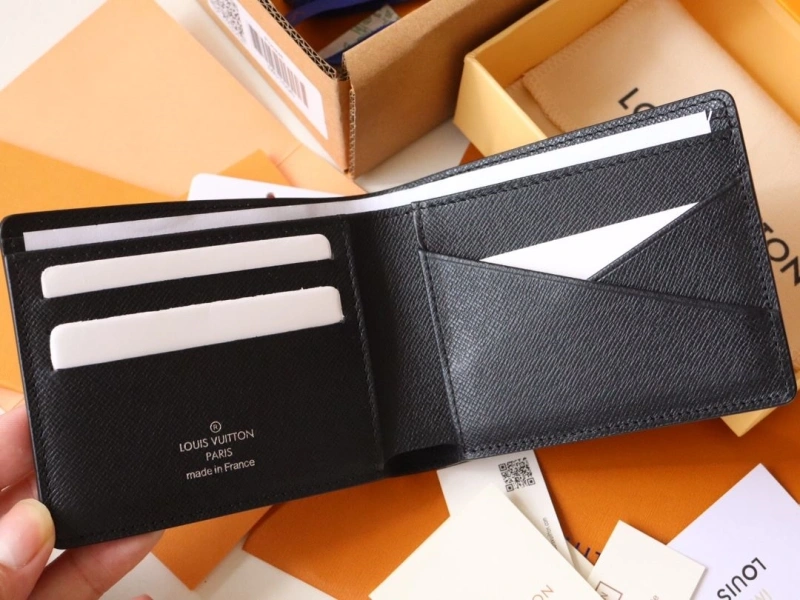 Trendsetting LX Wallets 15972