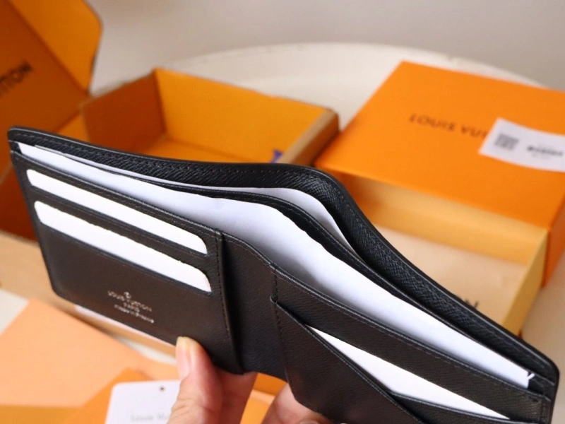 Trendsetting LX Wallets 15972