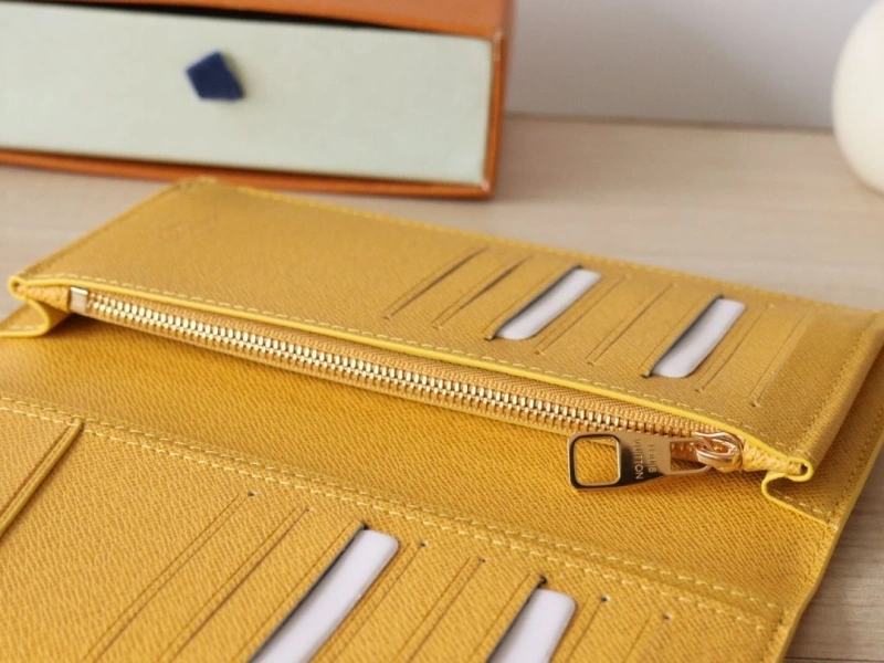 Trendsetting LX Wallets 15954
