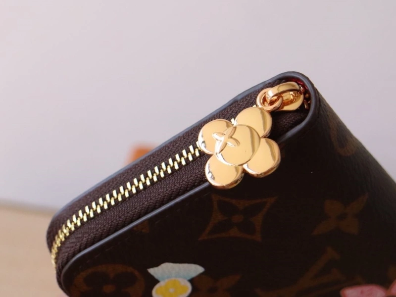 Practical LX Wallets 15945
