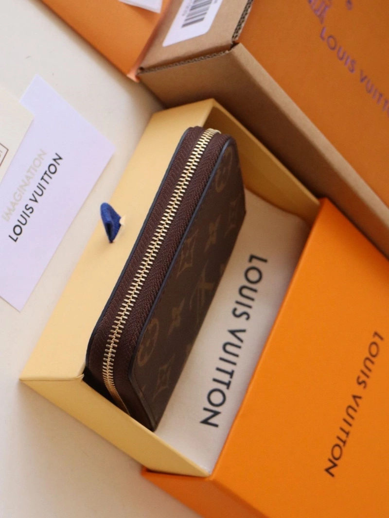 Sophisticated LX Wallets 15892