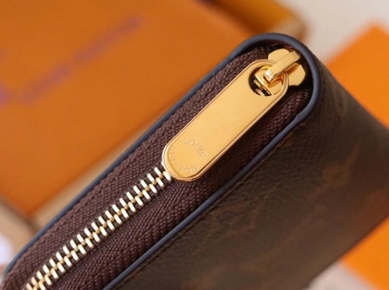 Sophisticated LX Wallets 15892