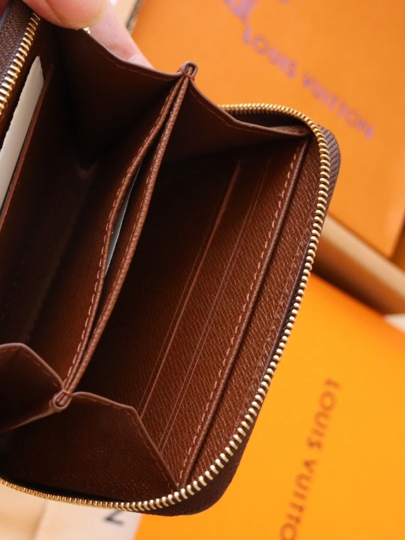 Sophisticated LX Wallets 15892