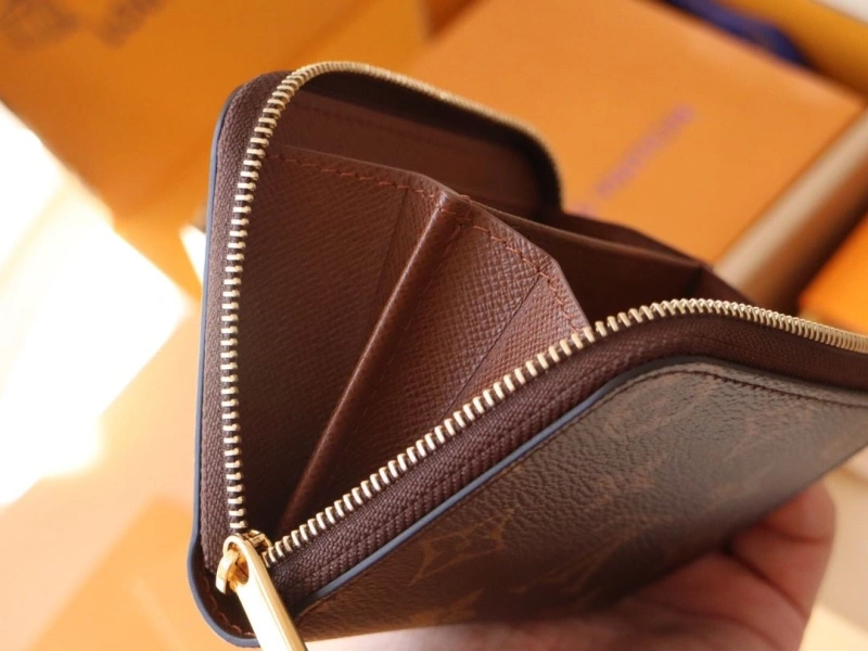 Sophisticated LX Wallets 15892