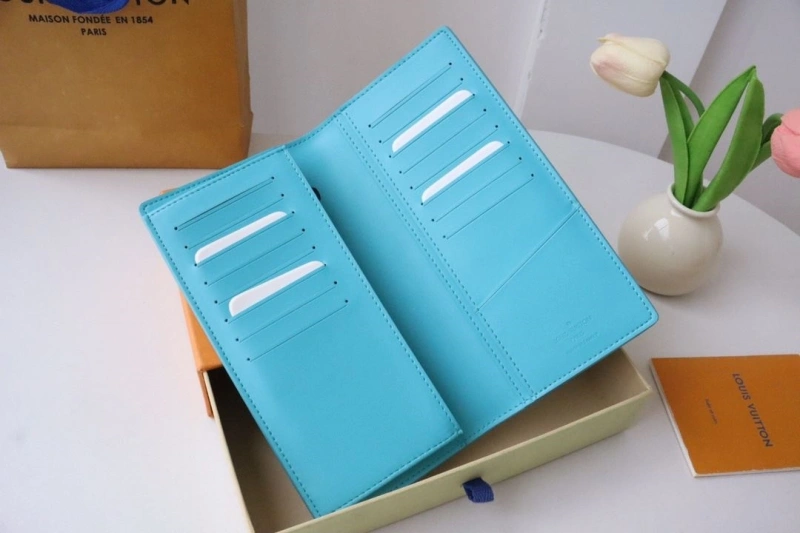 Practical LX Wallets 15877