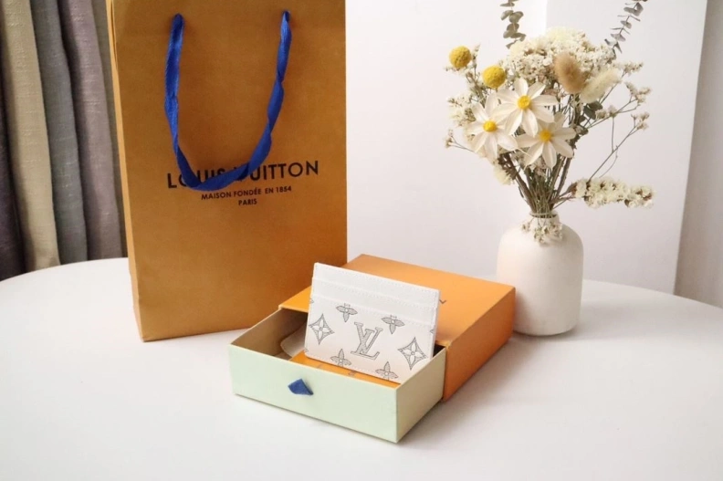 Practical LX Wallets 12300