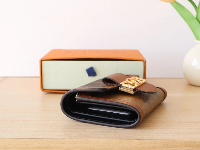 Popular LX Wallets 12262