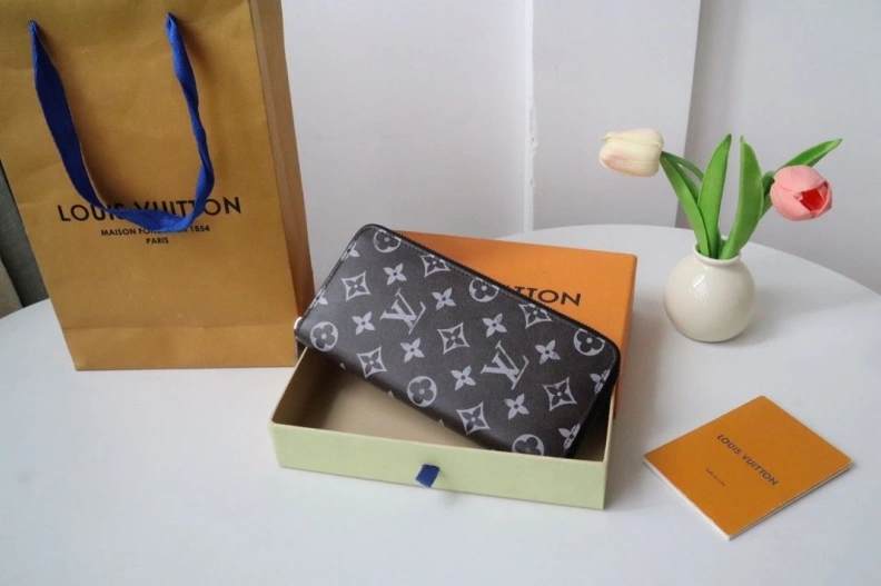 Trendsetting LX Wallets 12271