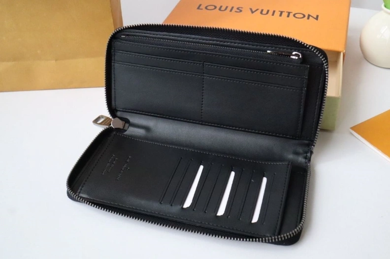 Trendsetting LX Wallets 12271