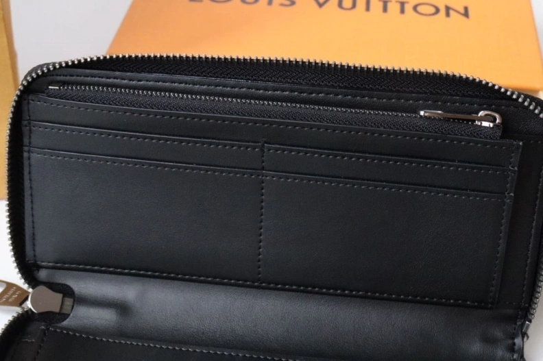 Trendsetting LX Wallets 12271