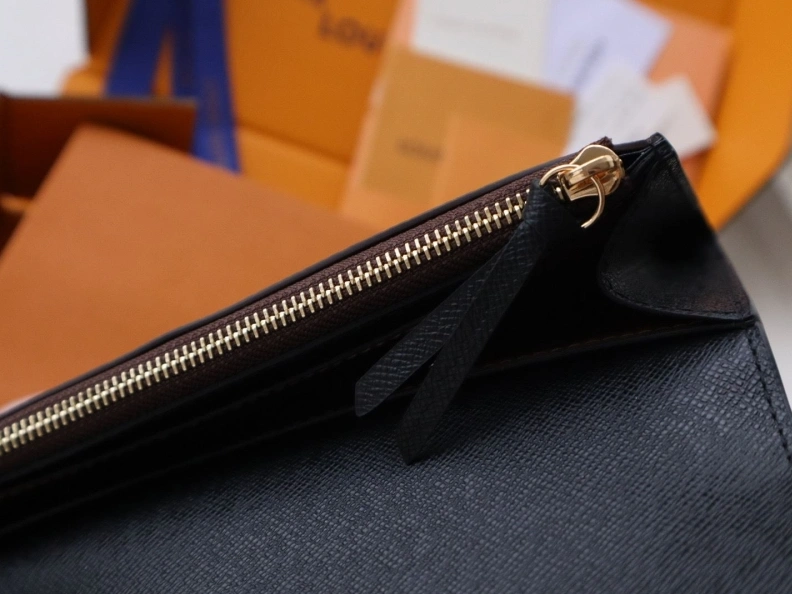 Practical LX Wallets 12228