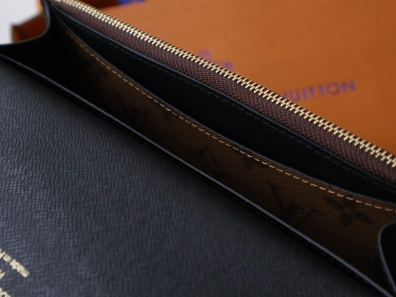 Practical LX Wallets 12228