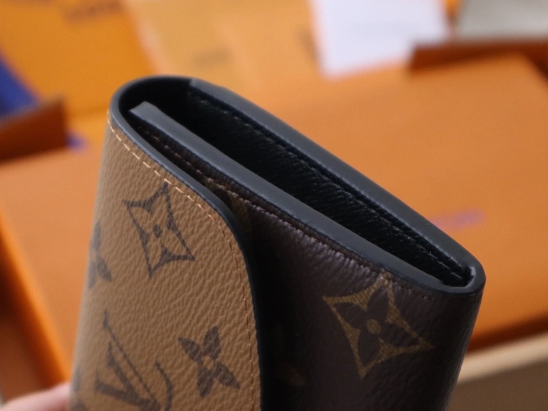 Practical LX Wallets 12228