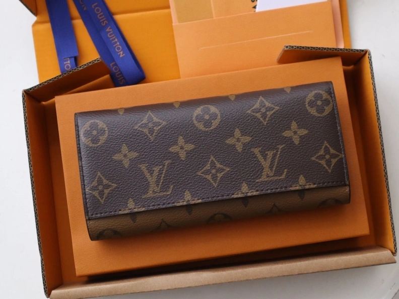 Practical LX Wallets 12228