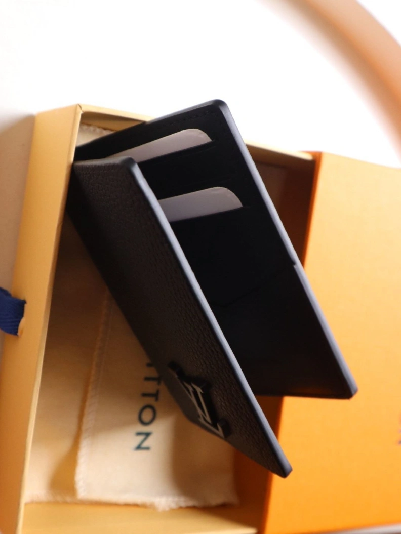 Sophisticated LX Wallets 12192