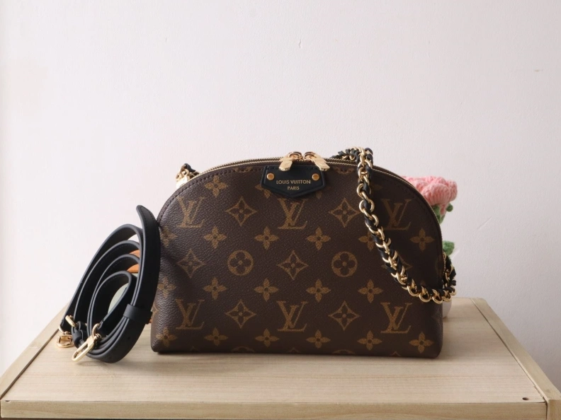 Trendsetting LX Clutch Bags 7881