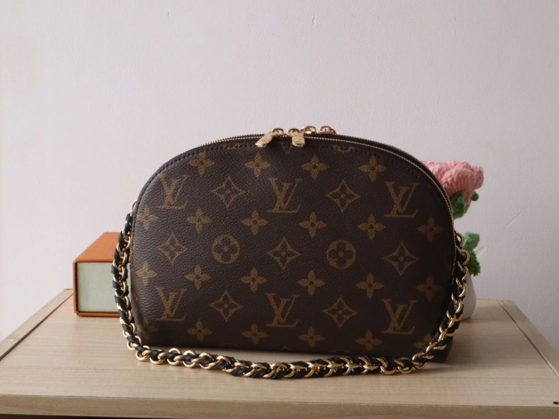 Trendsetting LX Clutch Bags 7881