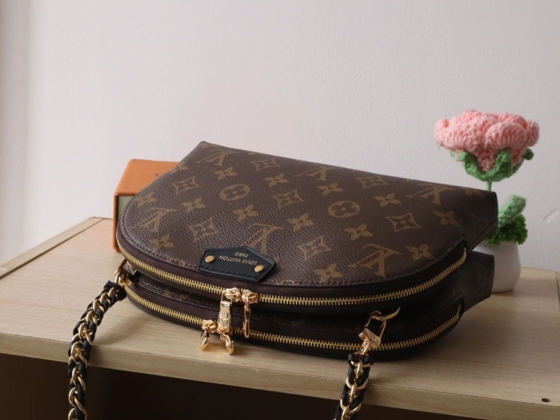 Trendsetting LX Clutch Bags 7881