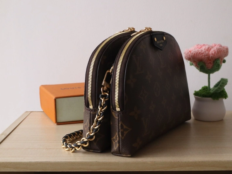Trendsetting LX Clutch Bags 7881