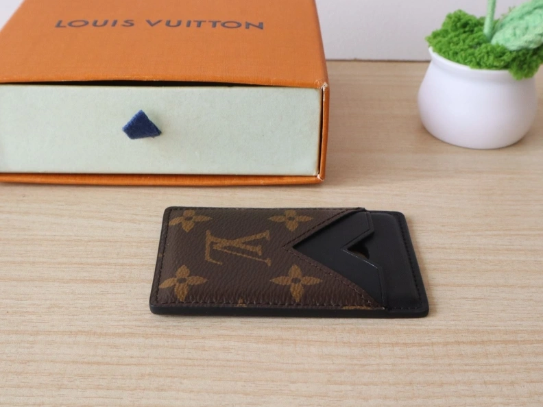 Resilient LX Wallets 7814