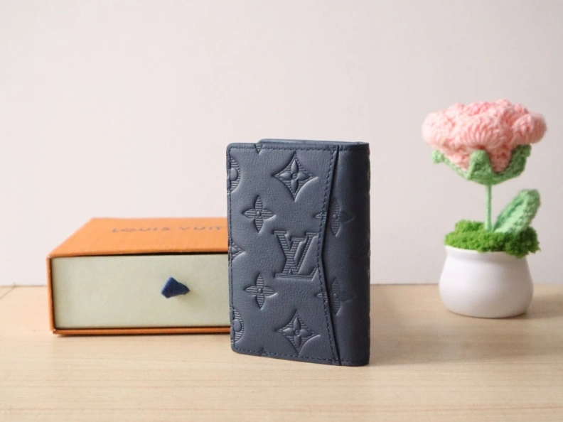 Sophisticated LX Wallets 7778