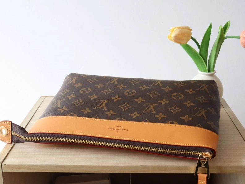 Comfortable LX Clutch Bags 7895