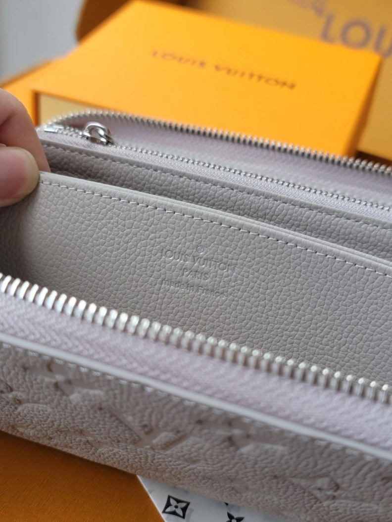 Unique LX Wallets 7759