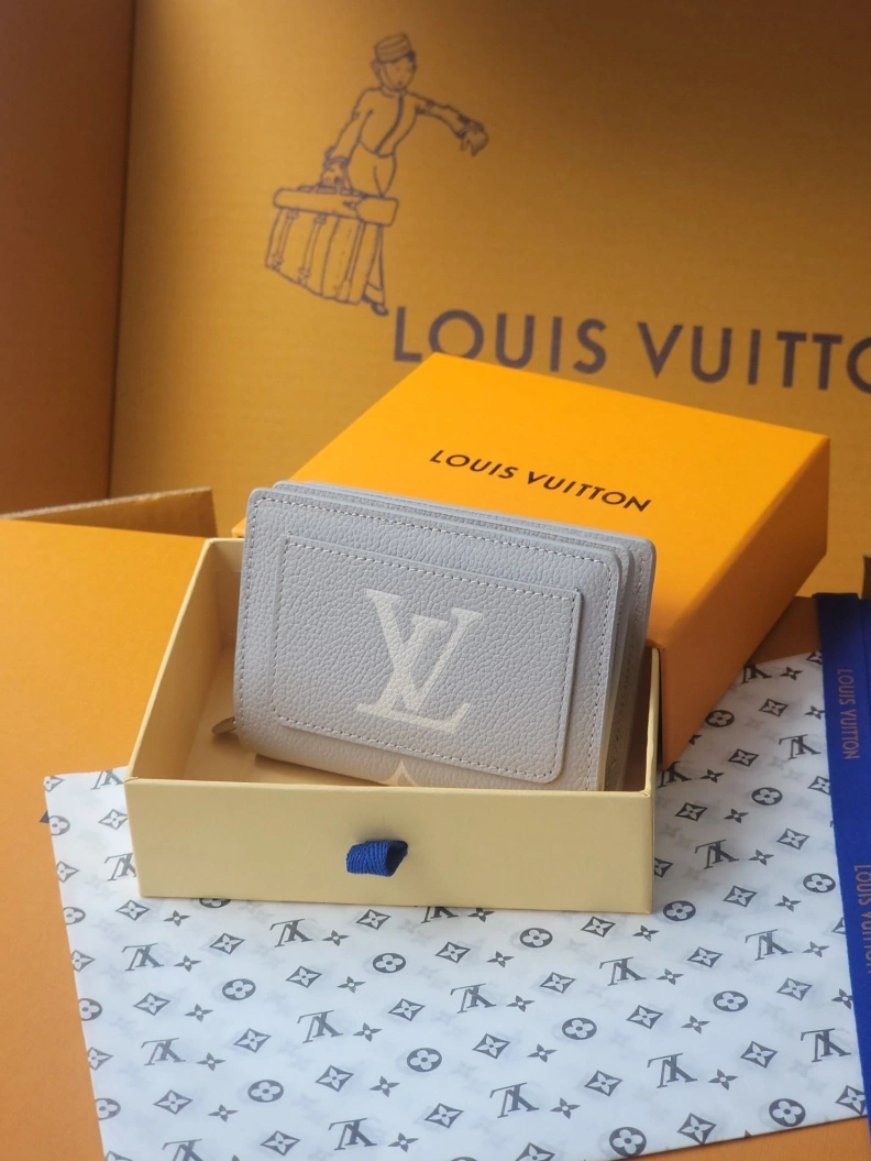 Trendsetting LX Wallets 7754