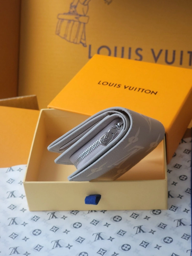 Trendsetting LX Wallets 7754