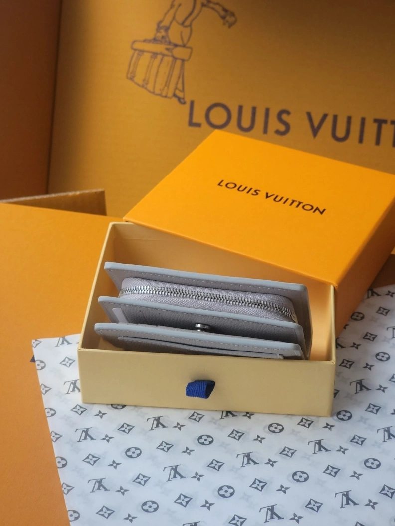 Trendsetting LX Wallets 7754