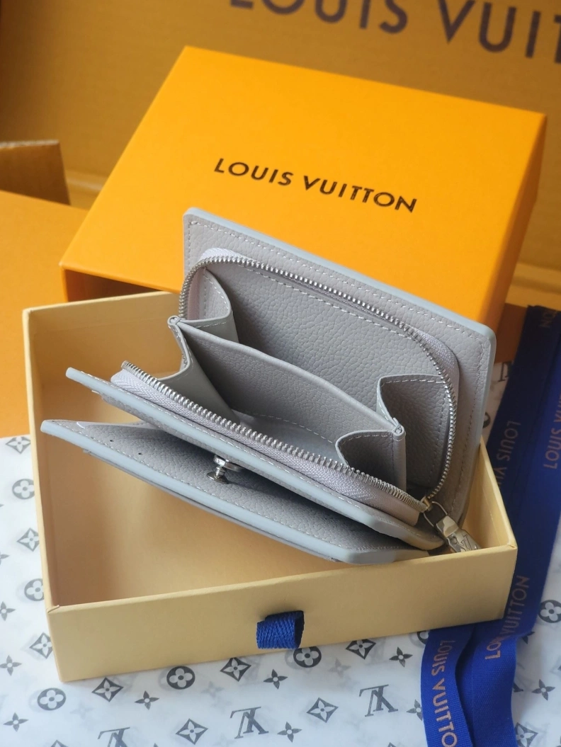 Trendsetting LX Wallets 7754