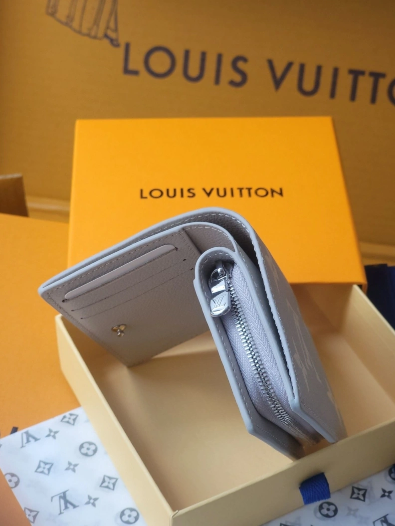 Trendsetting LX Wallets 7754