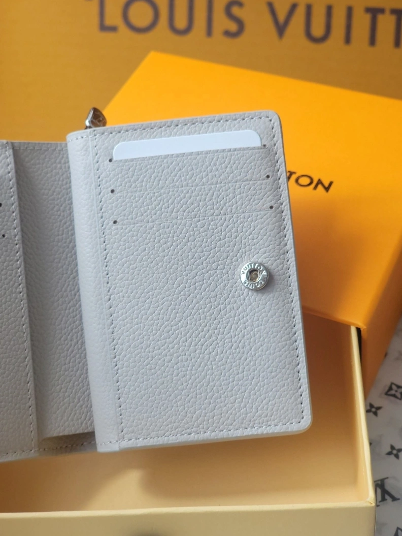 Trendsetting LX Wallets 7754