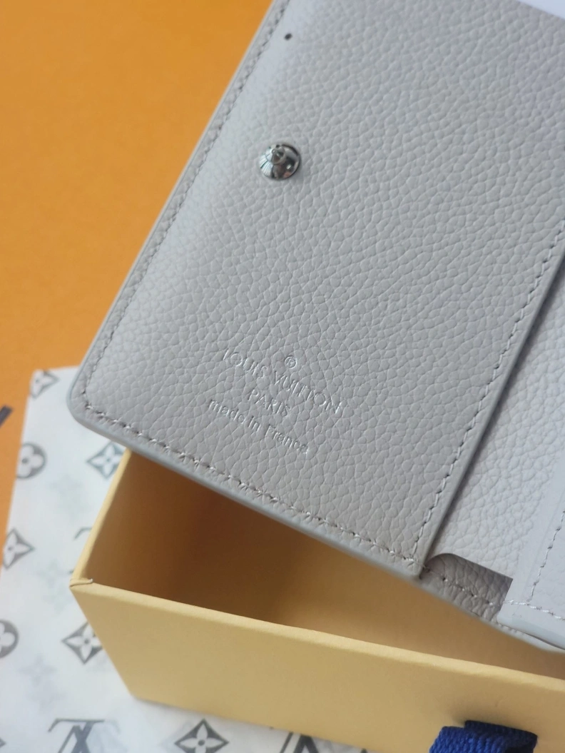 Trendsetting LX Wallets 7754