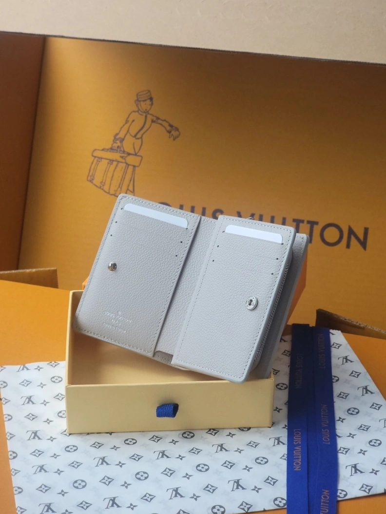 Trendsetting LX Wallets 7754