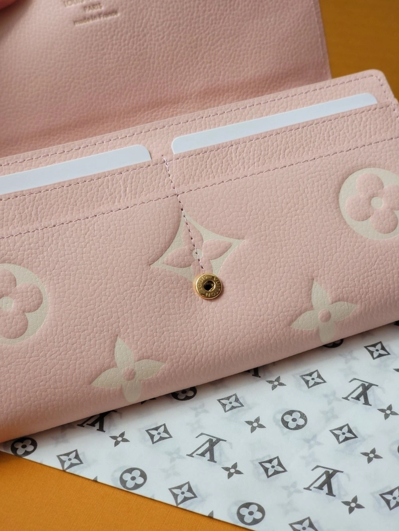 DailyWear LX Wallets 7750