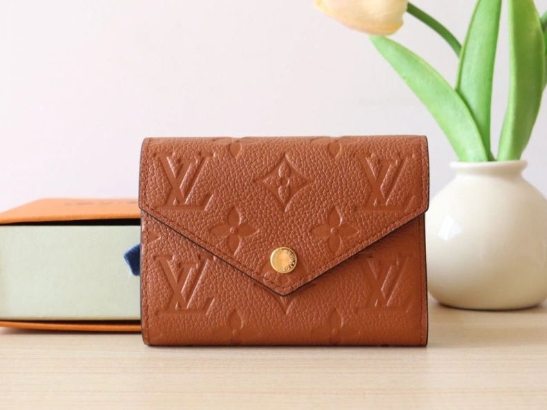 Comfortable LX Wallets 7749