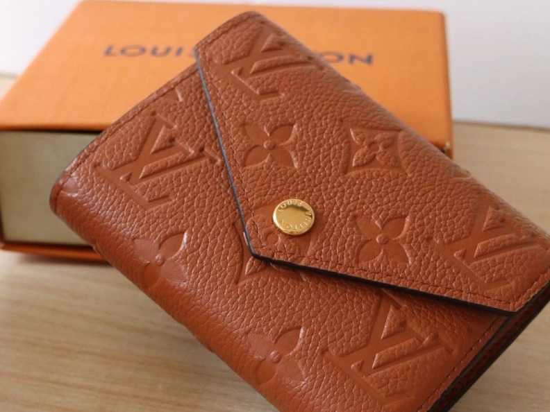Comfortable LX Wallets 7749