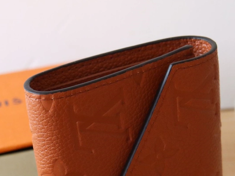Comfortable LX Wallets 7749