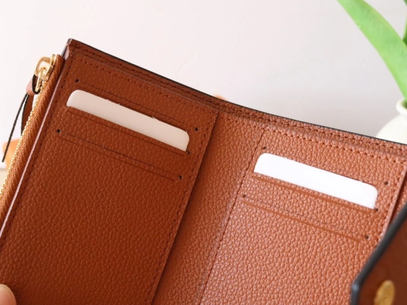 Comfortable LX Wallets 7749
