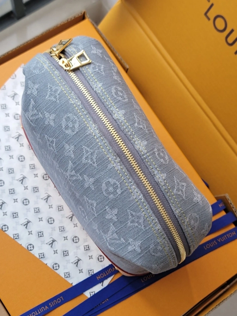 Affordable LX Cosmetic Bags 7847