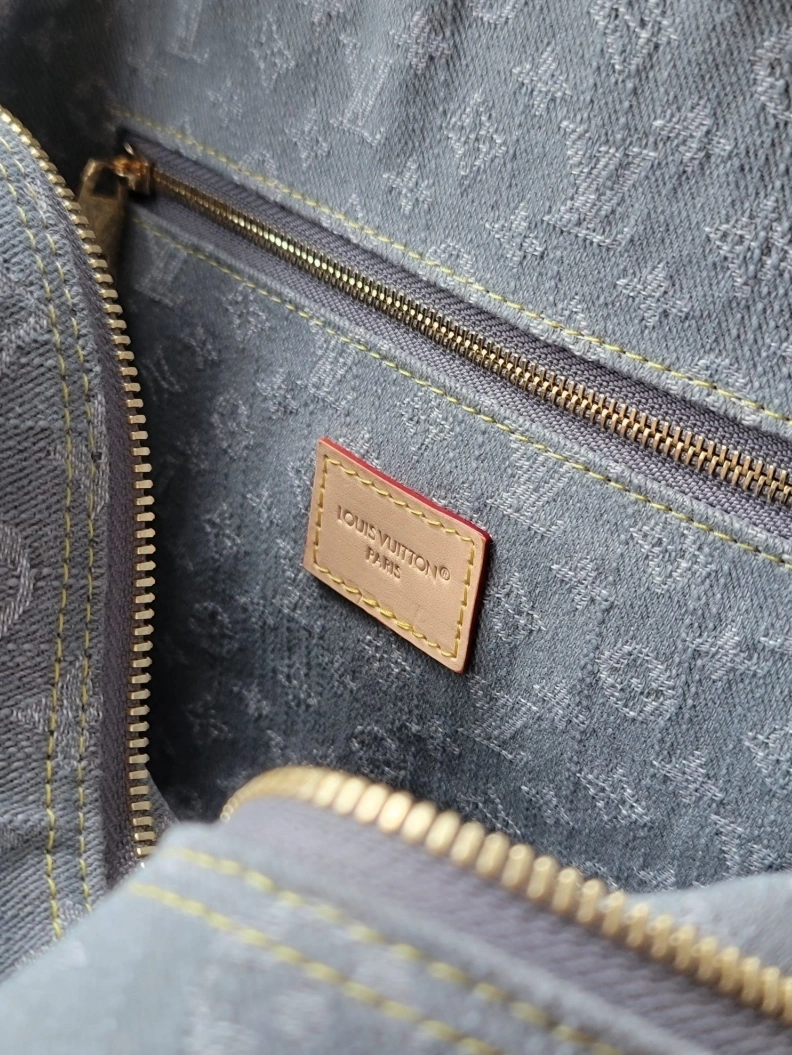 Affordable LX Cosmetic Bags 7847