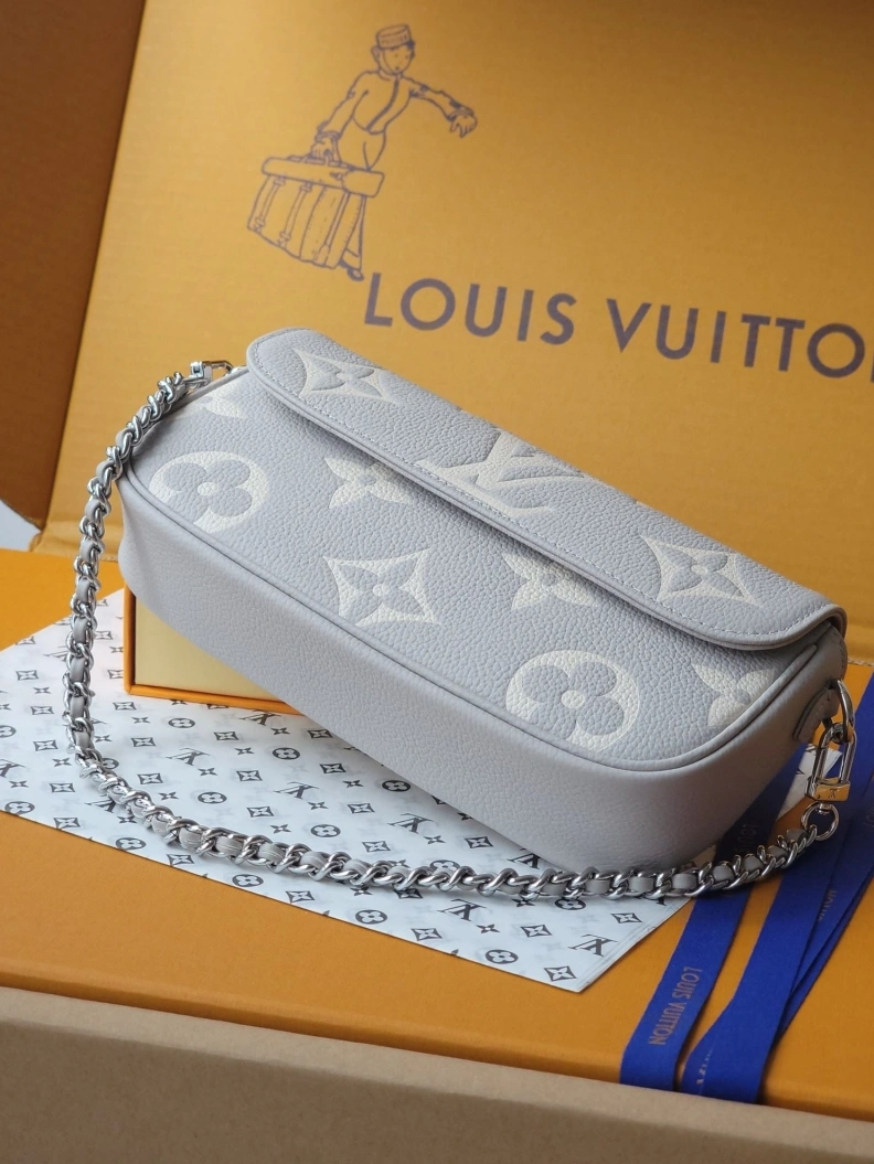 Classic LX Top Handle Bags 7827