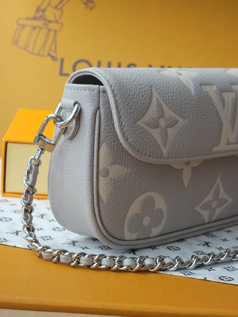Classic LX Top Handle Bags 7827
