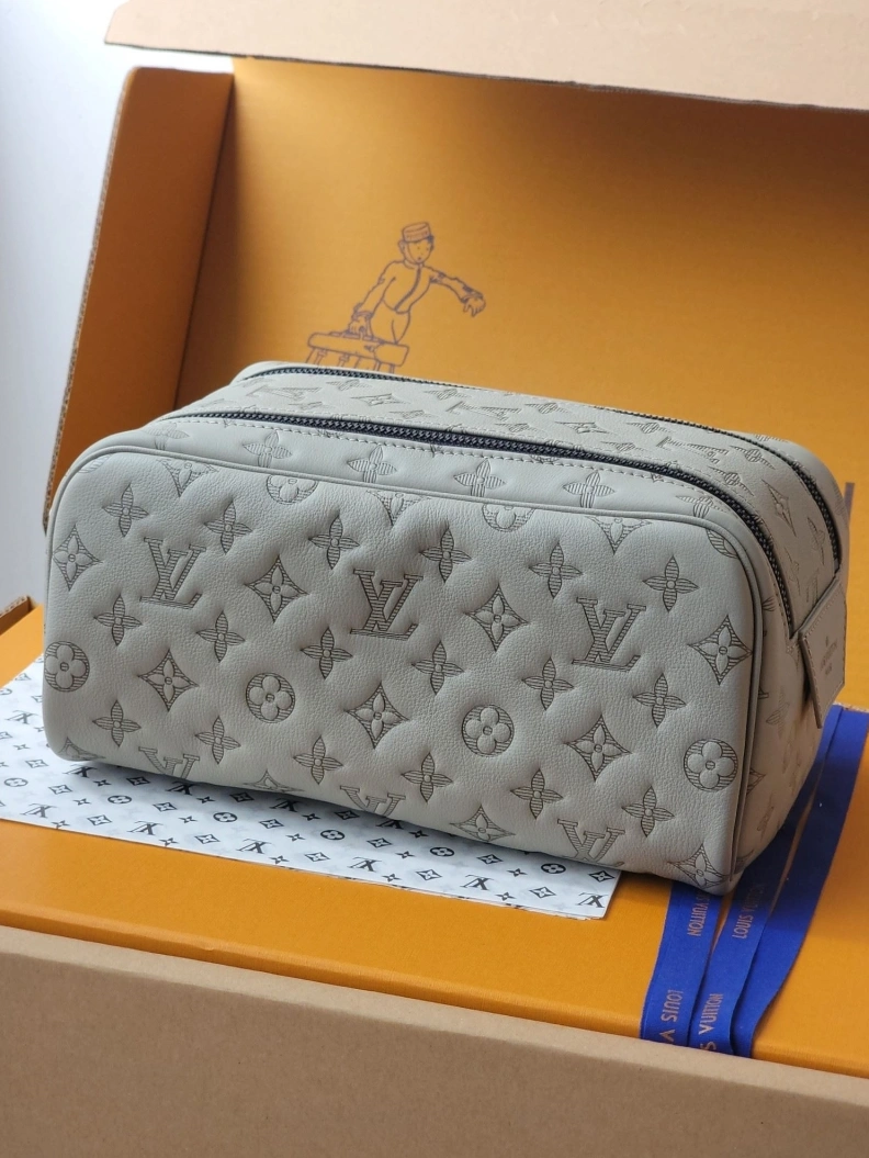 Comfortable LX Cosmetic Bags 7849