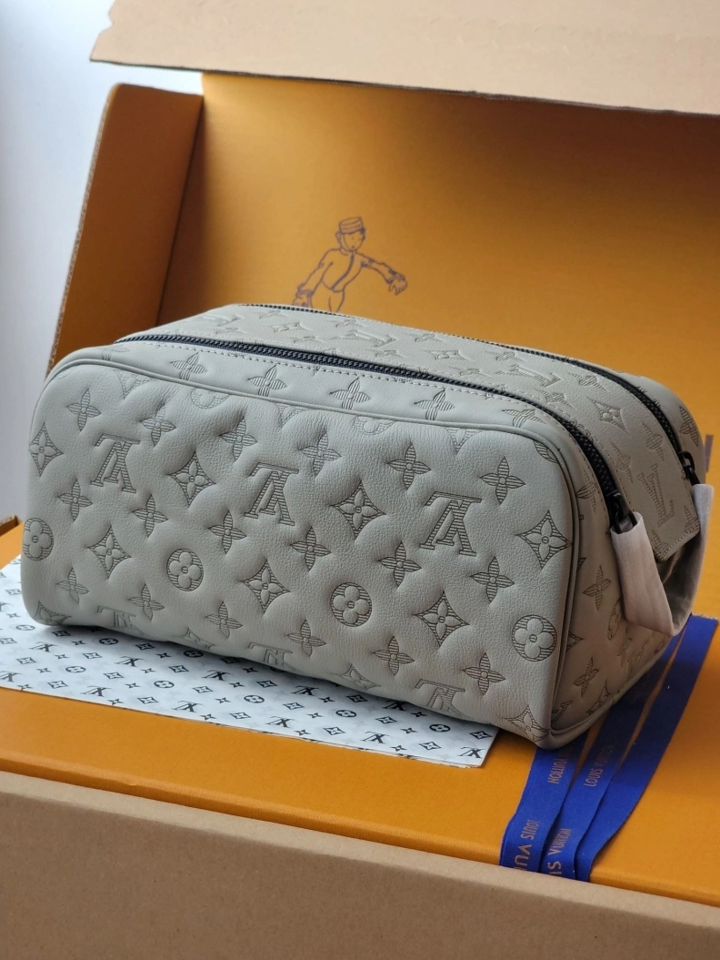 Comfortable LX Cosmetic Bags 7849